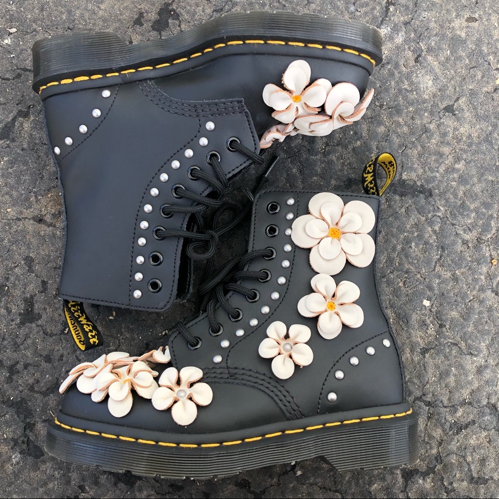 Dr. Martens Pascal Flower Boots - Picture 5 of 9